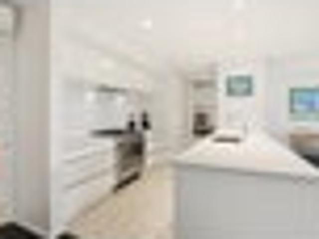 Townhouse for sale in Chaslands, Canterbury