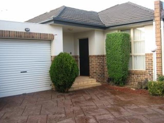 Townhouse for rent in Glen Huntly, Melbourne
