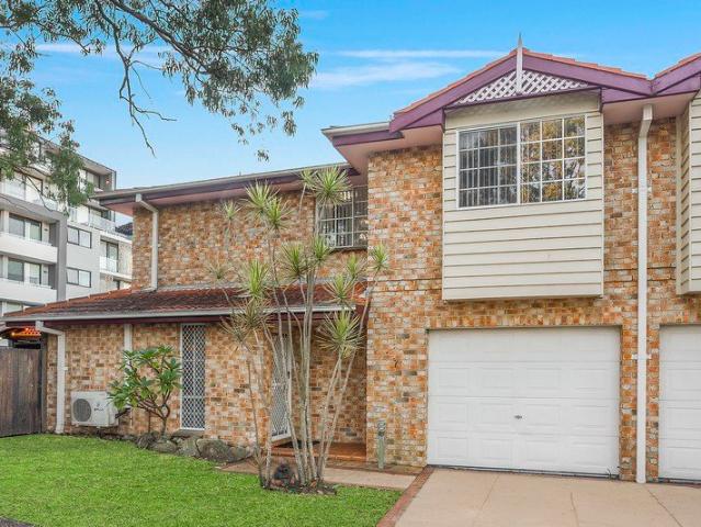 Townhouse for sale in Sutherland, New South Wales