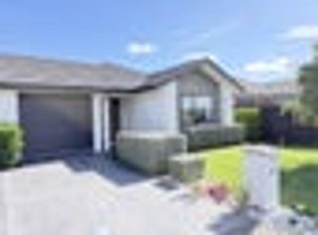 House for sale in Chaslands, Canterbury