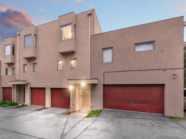 Apartment for rent in Caroline Springs, Melbourne
