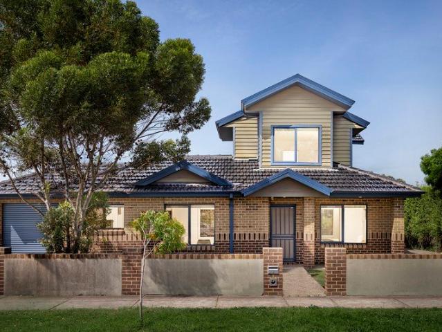 Townhouse for sale in Glenroy, Melbourne