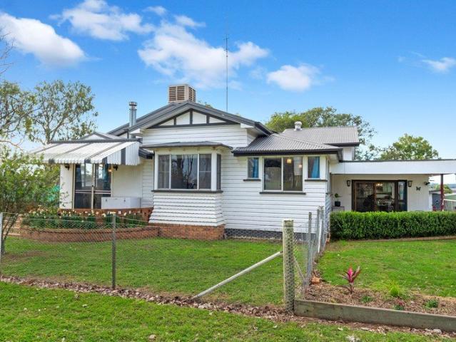Cottage for sale in Massie, Queensland