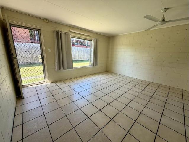 Apartment for rent in Westcourt, Cairns