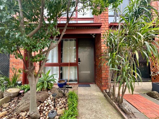 Townhouse for rent in Camerons Creek, Victoria