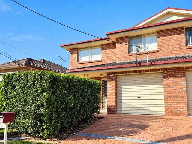 Townhouse for rent in Girraween, Sydney