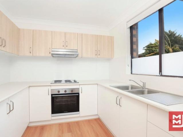 Townhouse for rent in Wollongong West, New South Wales