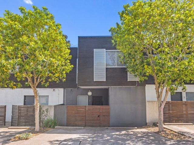 Townhouse for rent in Botanica Park, Melbourne
