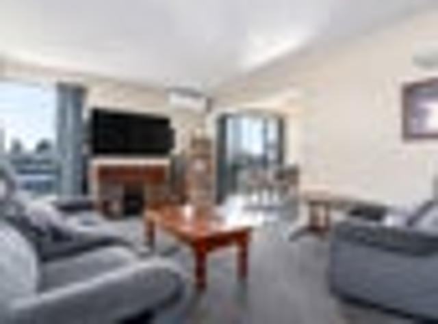 House for sale in Chaslands, Canterbury