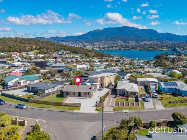 House for sale in Montagu Bay, Hobart