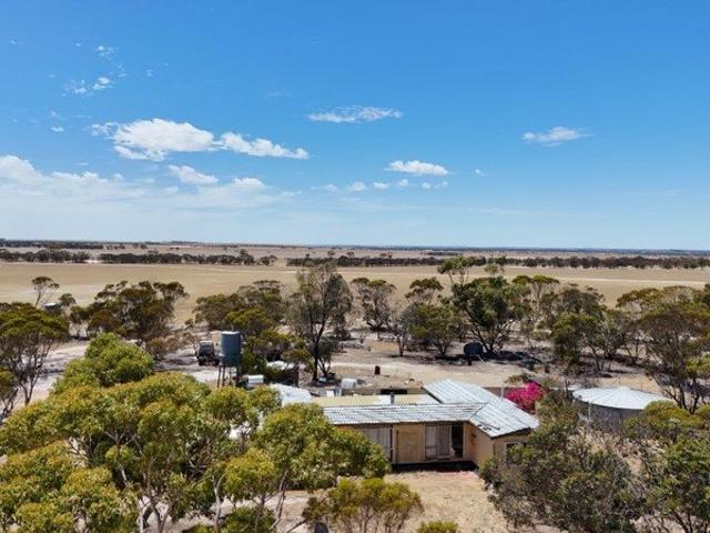 Cottage for sale in Pingrup, Western Australia