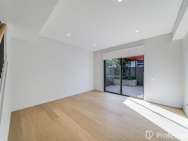 Townhouse for rent in Sydney, New South Wales