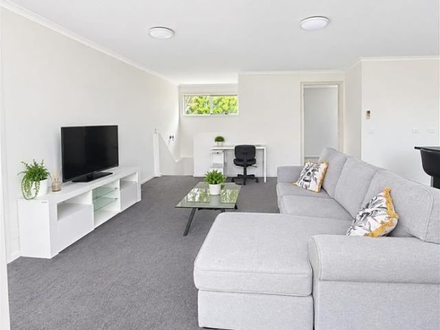 Townhouse for rent in Kingston Beach, Hobart