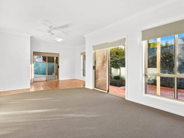 Townhouse for rent in Wollongong West, New South Wales