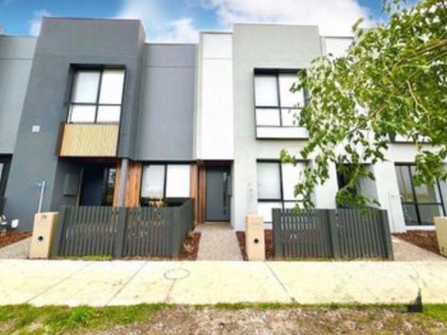 Townhouse for rent in Platform, Melbourne