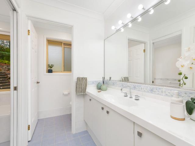 Cottage for sale in Lisarow, New South Wales