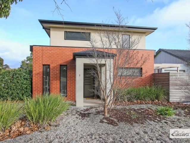 Townhouse for sale in Wodonga, Victoria
