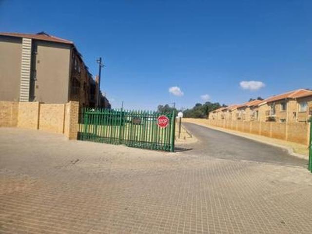 Apartment for sale in Mohlakeng, Gauteng