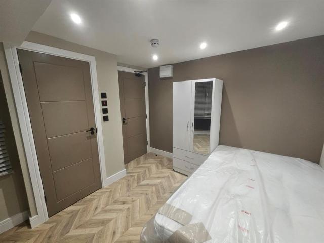 Studio for rent in Westminster, Victoria