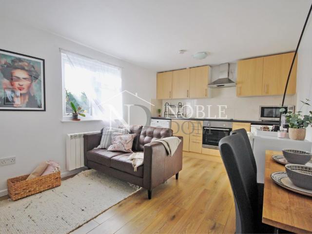 Apartment for rent in Whitton, Greater London