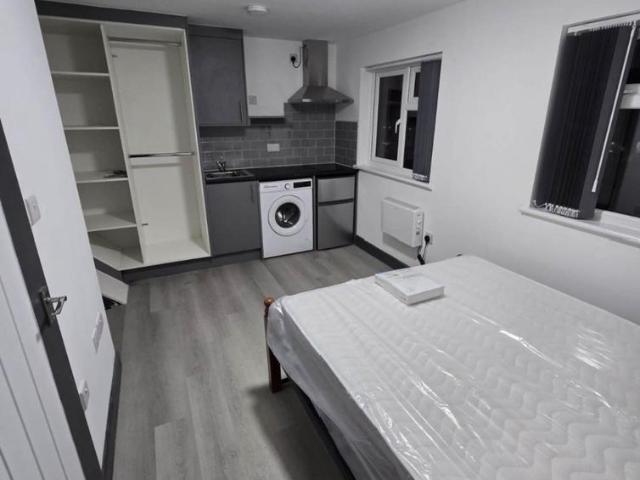 Apartment for rent in Whitton, Greater London