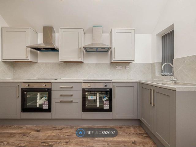 Room for rent in Rossmore, Cheshire