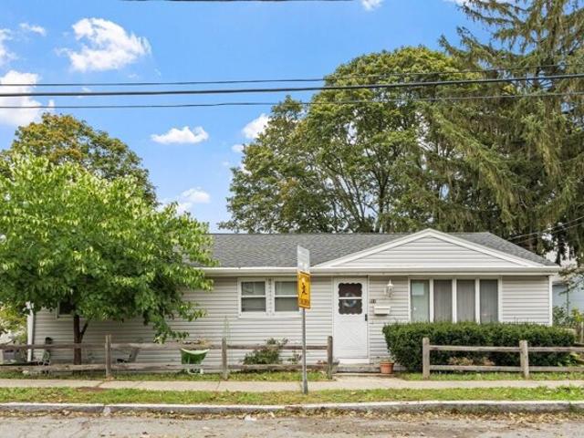 House for sale in Lynn, Essex County