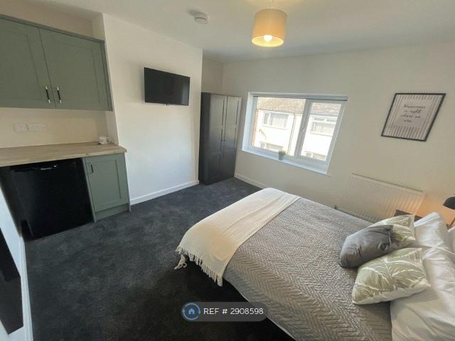Room for rent in Whiston Cross, Whiston