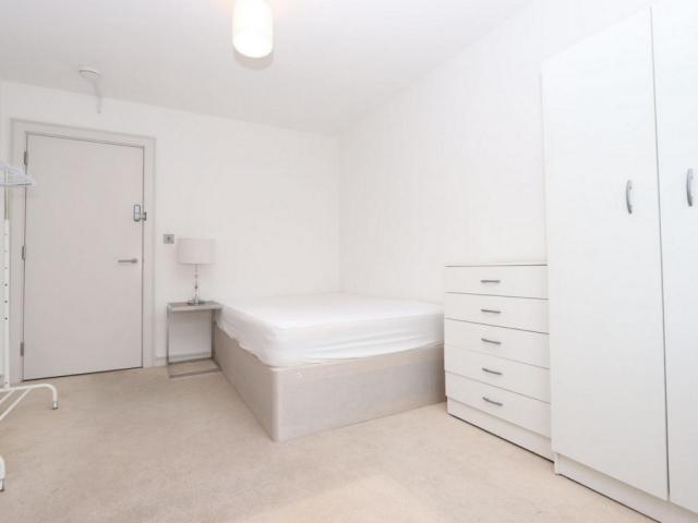Room for rent in East Greenwich, Greater London