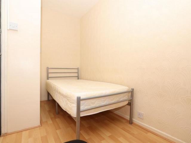 Room for rent in Stepney, Greater London