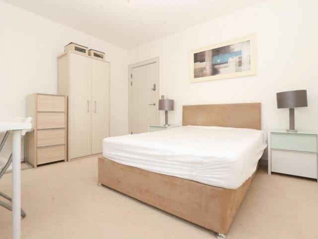Room for rent in East Greenwich, Greater London