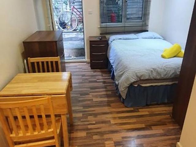Studio for rent in Mapesbury, Greater London