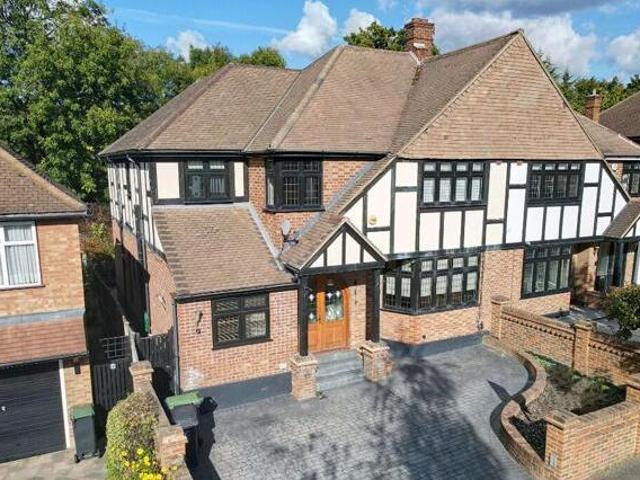 House for sale in Chigwell, Epping