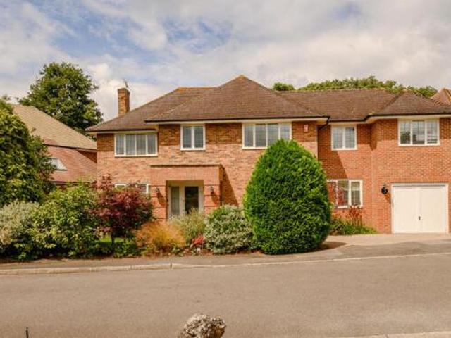 House for sale in Kingston Upon Thames, Greater London