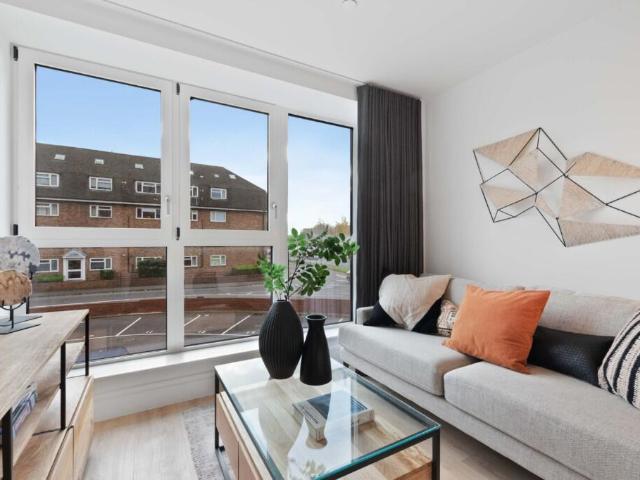 House for rent in London Borough of Merton, Raynes Park