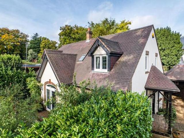 House for sale in Kingston Upon Thames, Greater London