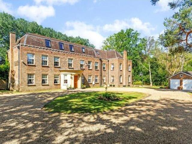 House for sale in Ascot