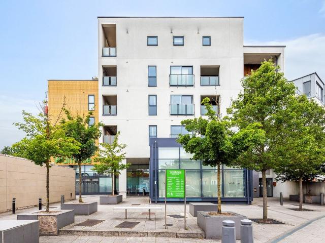 Apartment for rent in London Borough of Merton, Raynes Park