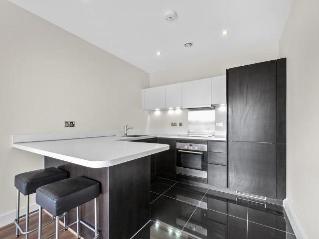 House for rent in London Borough of Merton, Raynes Park