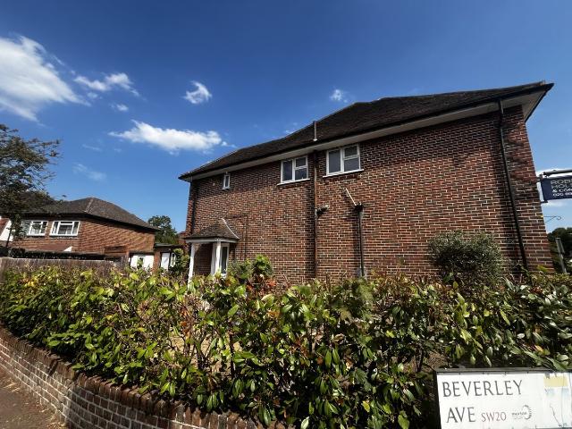 Apartment for rent in London Borough of Merton, Raynes Park