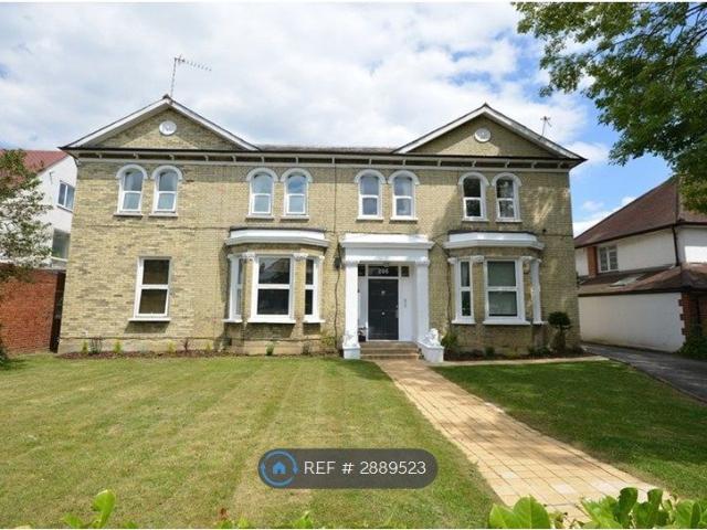 Apartment for rent in London Borough of Merton, Raynes Park