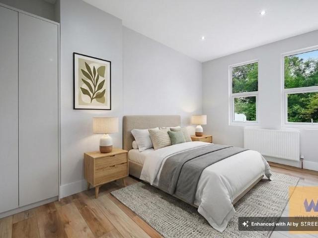 Apartment for rent in London Borough of Merton, Raynes Park