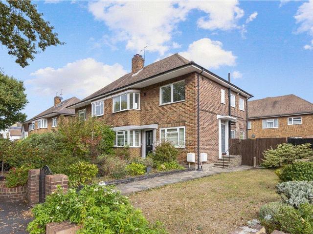 Apartment for rent in Cottenham Park, Greater London