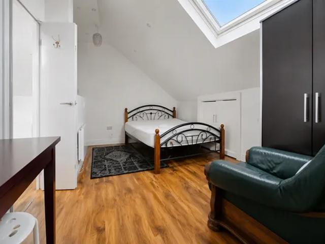 Studio for rent in London Borough of Croydon, Waddon