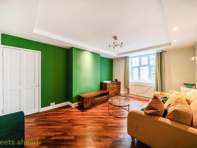 Apartment for rent in London Borough of Croydon, Waddon