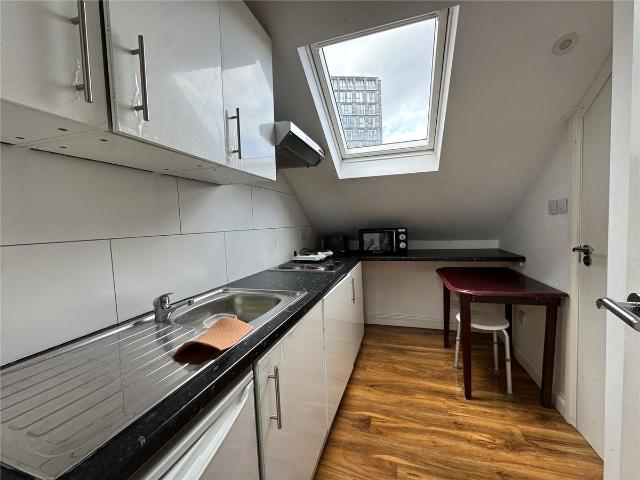 Room for rent in London Borough of Croydon, Waddon