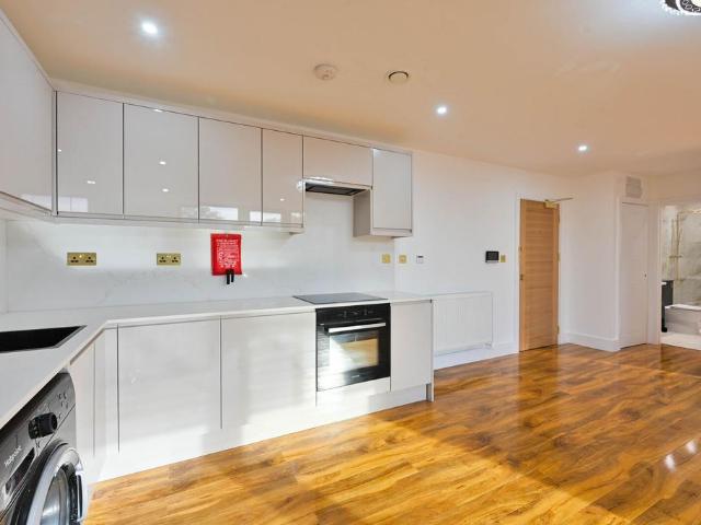 Apartment for rent in Royal Borough of Kingston upon Thames, Greater London