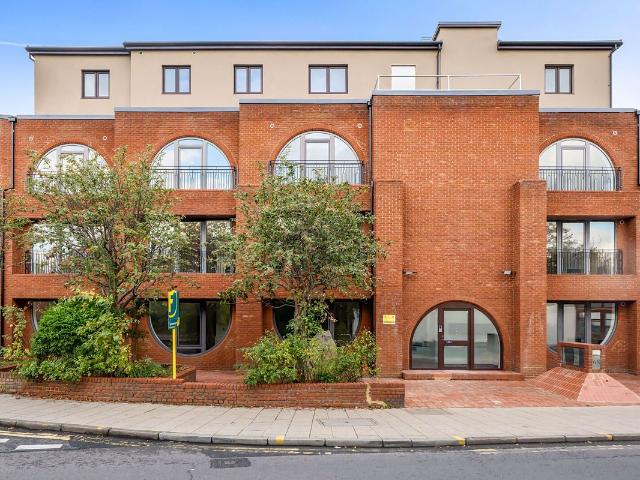 Apartment for rent in Royal Borough of Kingston upon Thames, Greater London