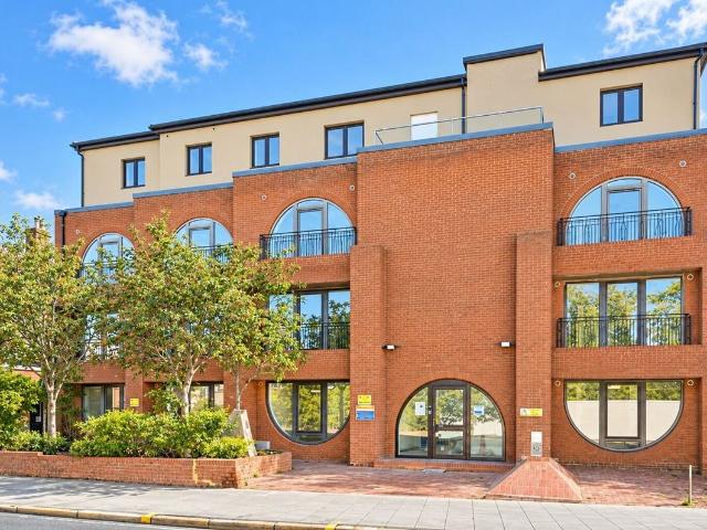 Studio for rent in Royal Borough of Kingston upon Thames, Greater London