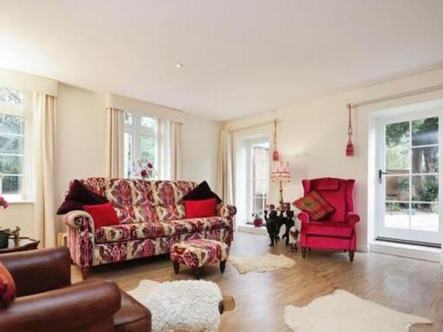 House for sale in Newton, New Bilton